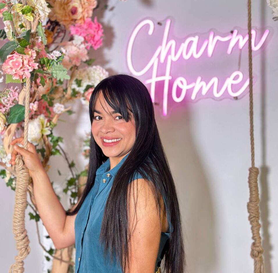 Cliente disfrutando de nuestros servicios | charmhomemiami com | Charm Home Miami Casa de recuperacion en miami florida. | Facilidad con licencia ahca