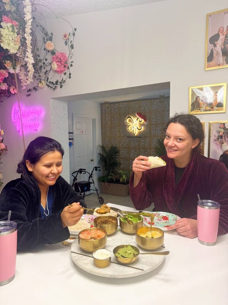 Charm Home Miami, casa de recuperación postoperatoria con ambiente divertido y acogedor para pacientes de cirugía estética en Miami.